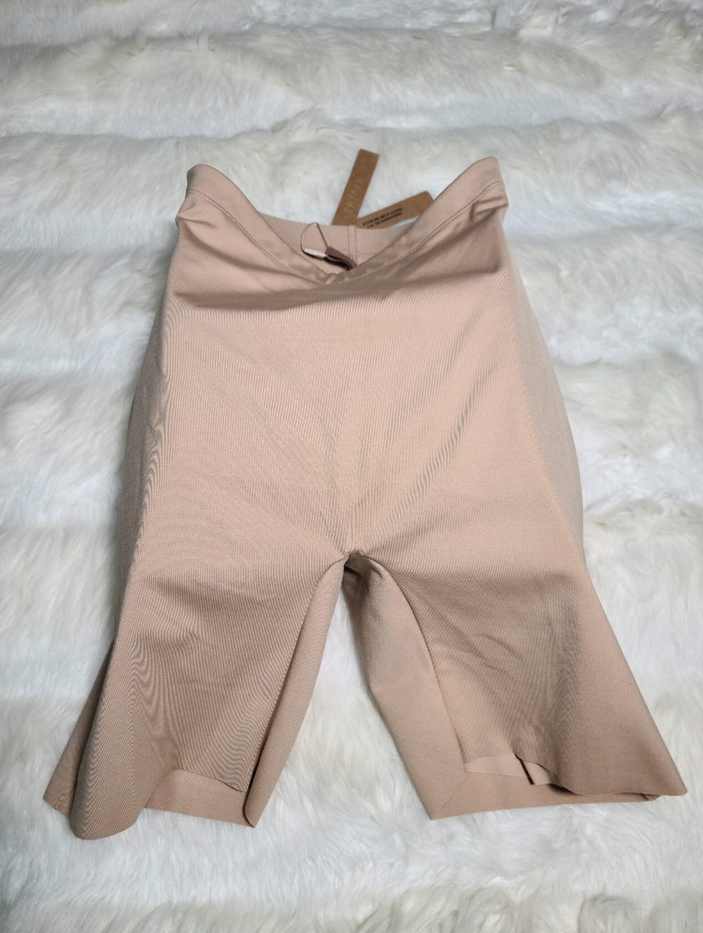 SKIMS Body Hip Shaping Mid Thigh Short Tan Clay Women Medium NEW